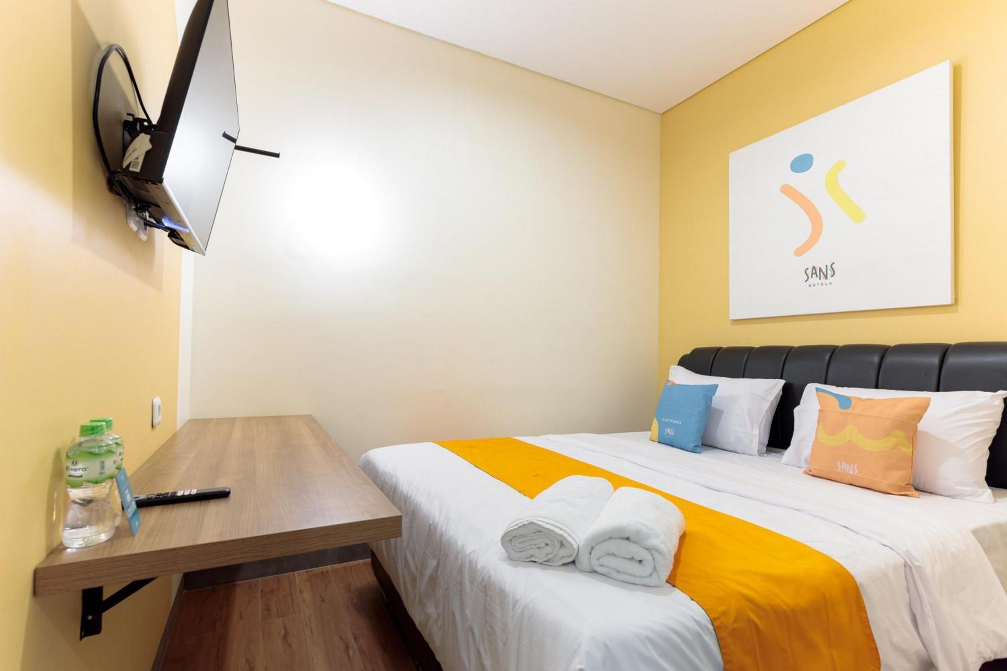 Sans Hotel Kelapa Gading Jakarta Bagian luar foto
